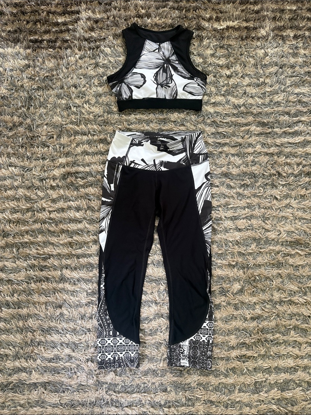 Layer8 & Tail Activewear Workout Set XS Bra Tank Leggings Bundle
